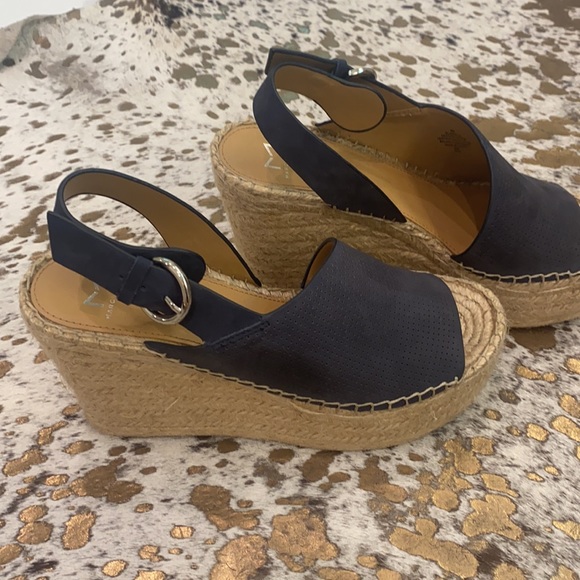 Marc Fisher navy wedges - Picture 2 of 5